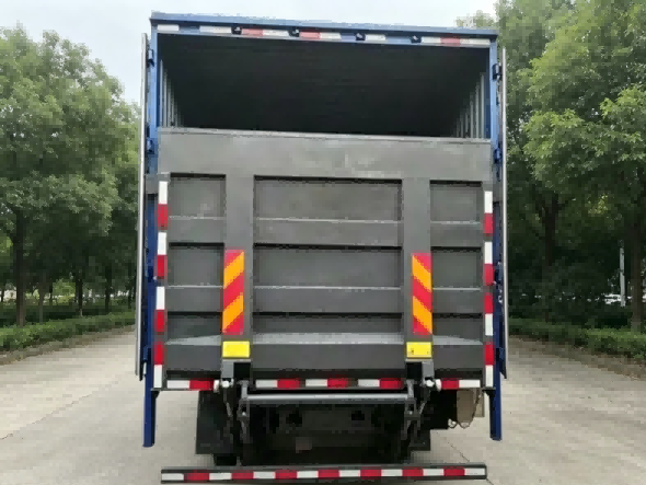غواصی عمیق صنعت: رقابت مواد مهندسی - پانل های کامپوزیت هوشمند در مقابل فولاد با استحکام بالا در مقابل آلیاژ آلومینیوم